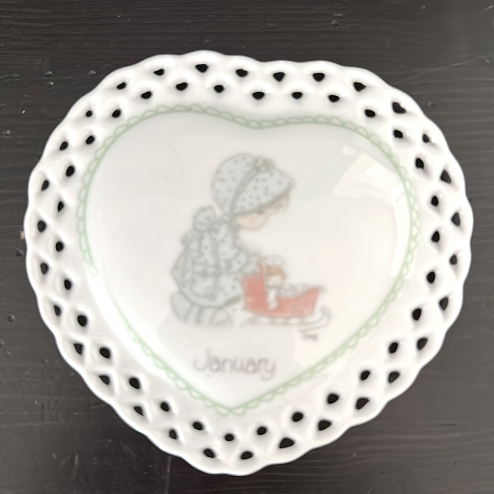 Vintage Enesco Precious Moments January 1985 heart shaped trinket box